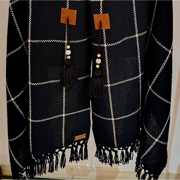 Ponchos tejidos en telar Kalkin artesanales